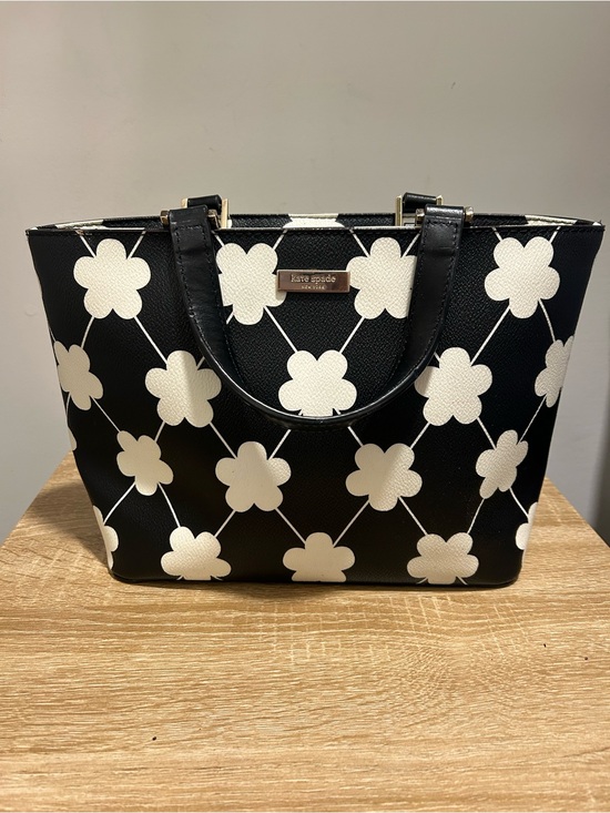 kate spade Handbags - kate spade Black & White Floral Chain-Link Tote Grant Street Juno Vinyl